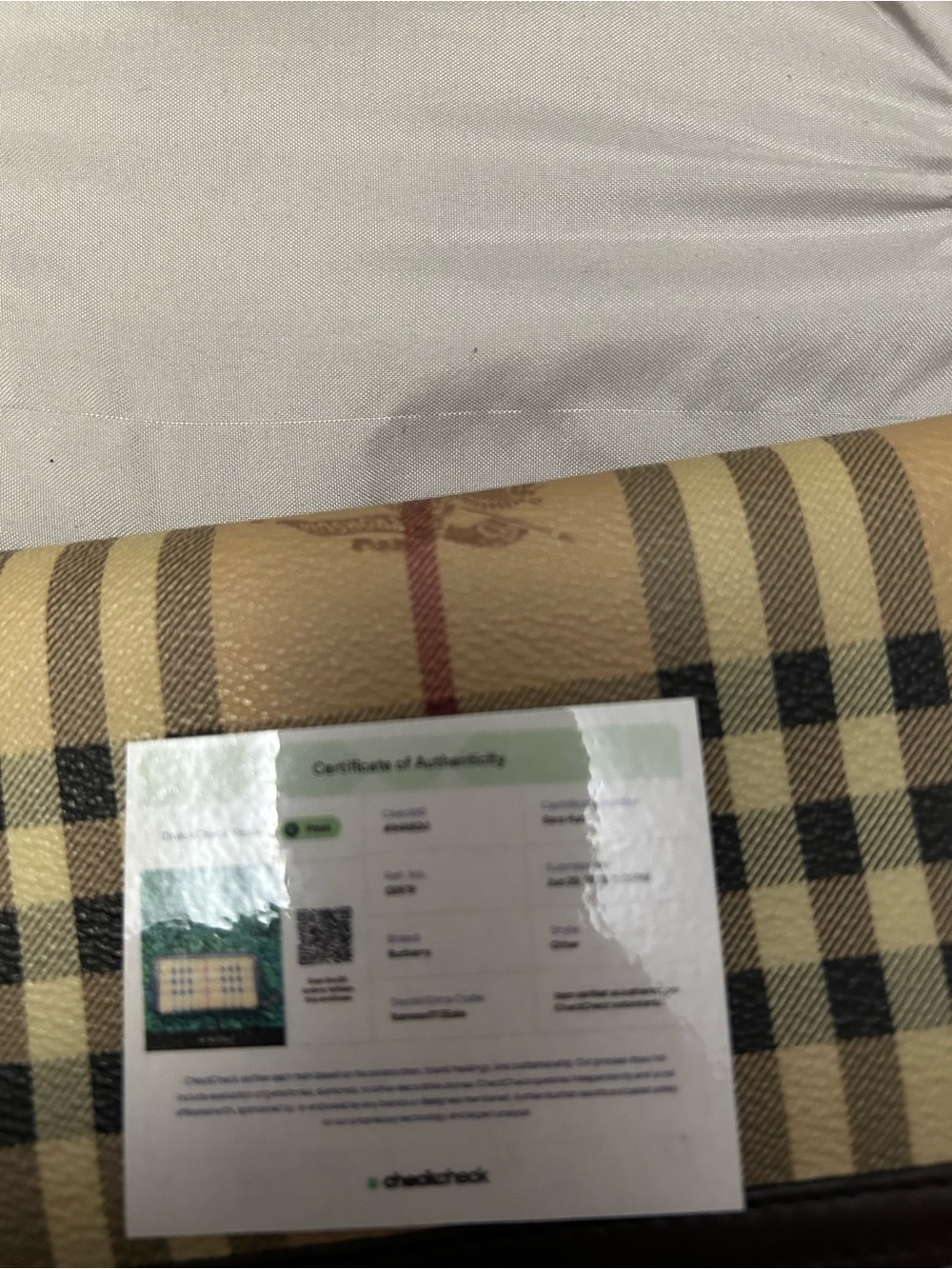 Burberry Vintage Check Zip Wallet in Beige and Dark Brown with Red Accent - Picture 9 of 10
